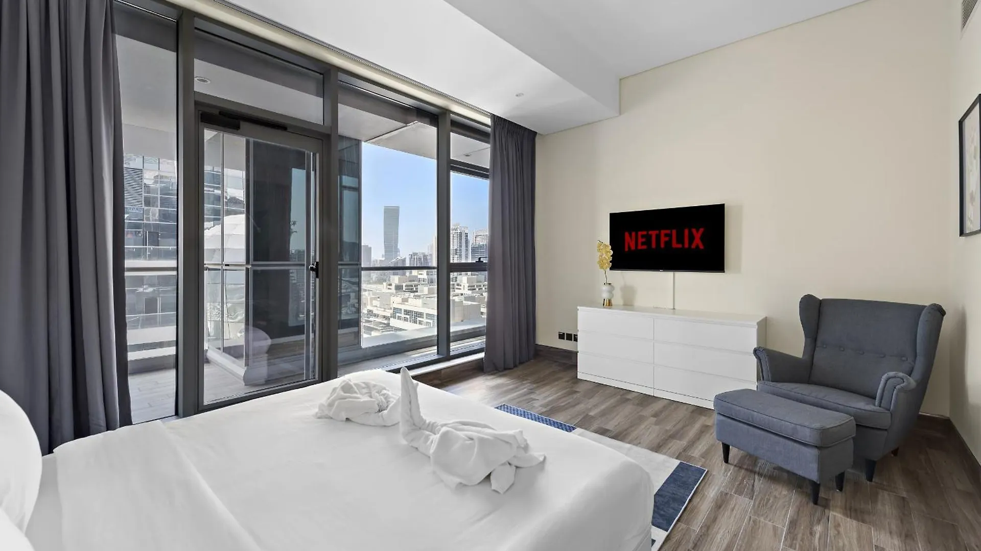 Vayk - Contemporary Building, Spacious 2-Bedroom Apartment Dubai
