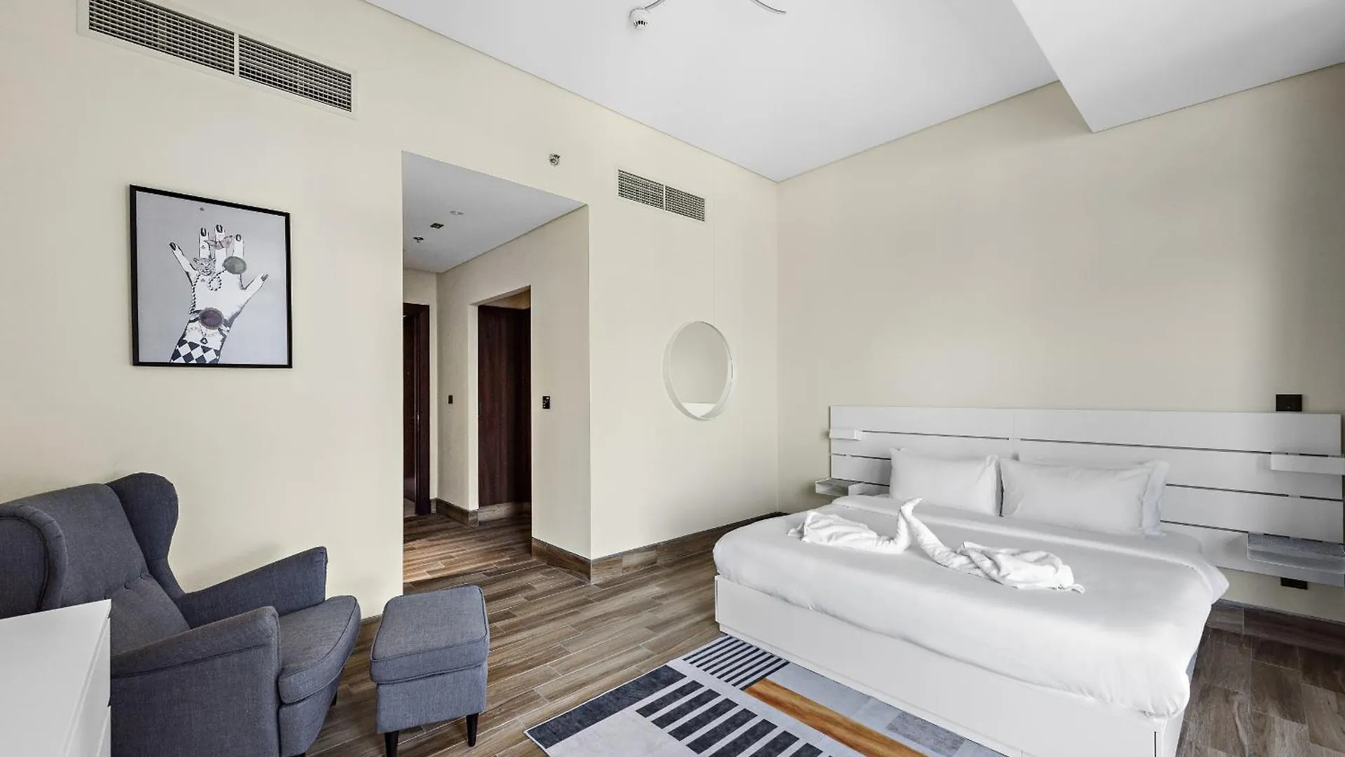 Vayk - Contemporary Building, Spacious 2-Bedroom Apartment Dubai