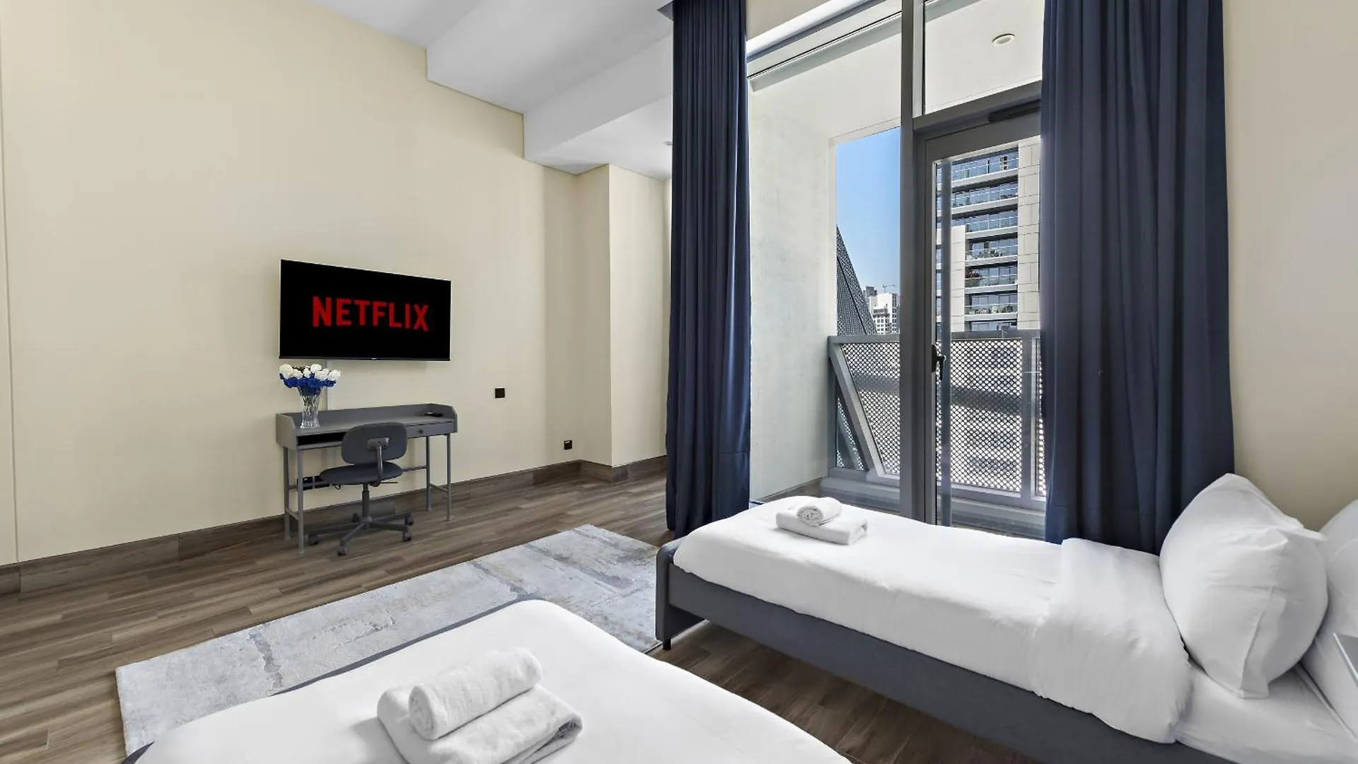 Vayk - Contemporary Building, Spacious 2-Bedroom Apartment Dubai